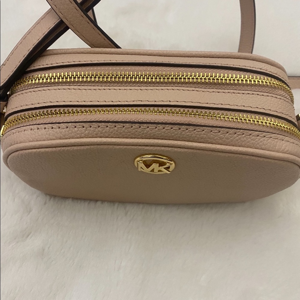Michael Kors Cross Body - Picture 3 of 3